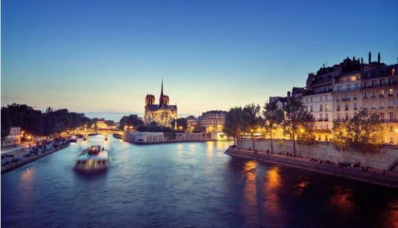 Romantic cruise on the Seine at night