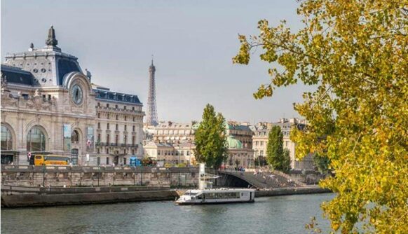 Visit Paris in a unique way with a dinner cruise