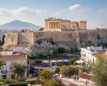 découvrez les 25 incontournables à ne pas manquer lors de votre visite à athènes, grèce. explorez les sites historiques, culturels et les trésors cachés de la capitale grecque pour une expérience inoubliable.