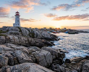 découvrez les 25 sites incontournables à visiter en nouvelle-écosse, canada, pour une aventure riche en paysages époustouflants, culture authentique et expériences inoubliables.